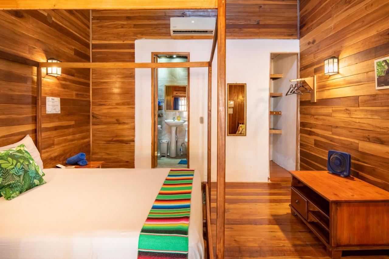 Poolside Beach House At Pangea Lodge Manzanillo (Limon) Exterior foto
