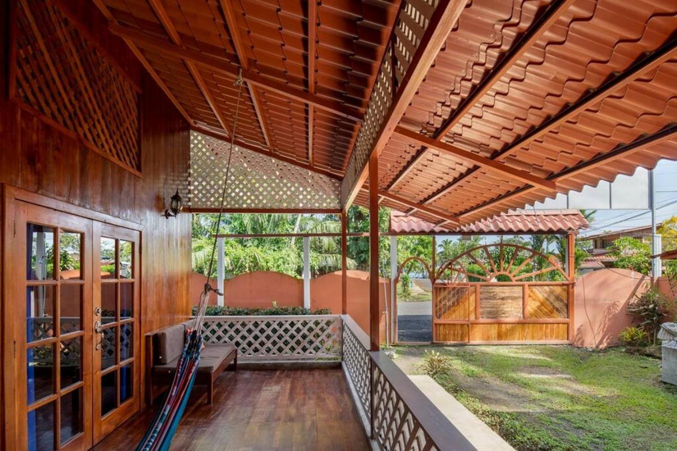 Poolside Beach House At Pangea Lodge Manzanillo (Limon) Exterior foto