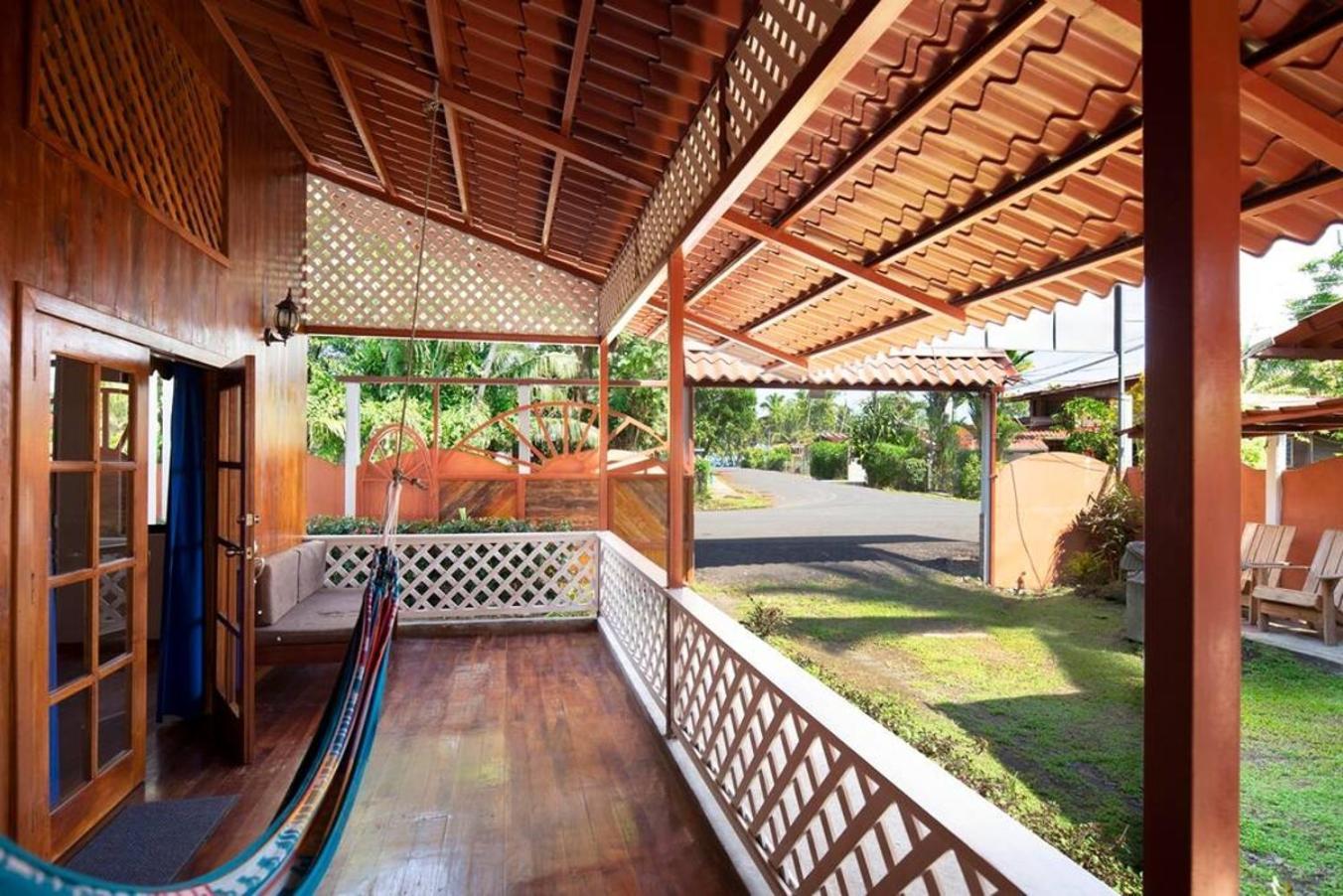 Poolside Beach House At Pangea Lodge Manzanillo (Limon) Exterior foto