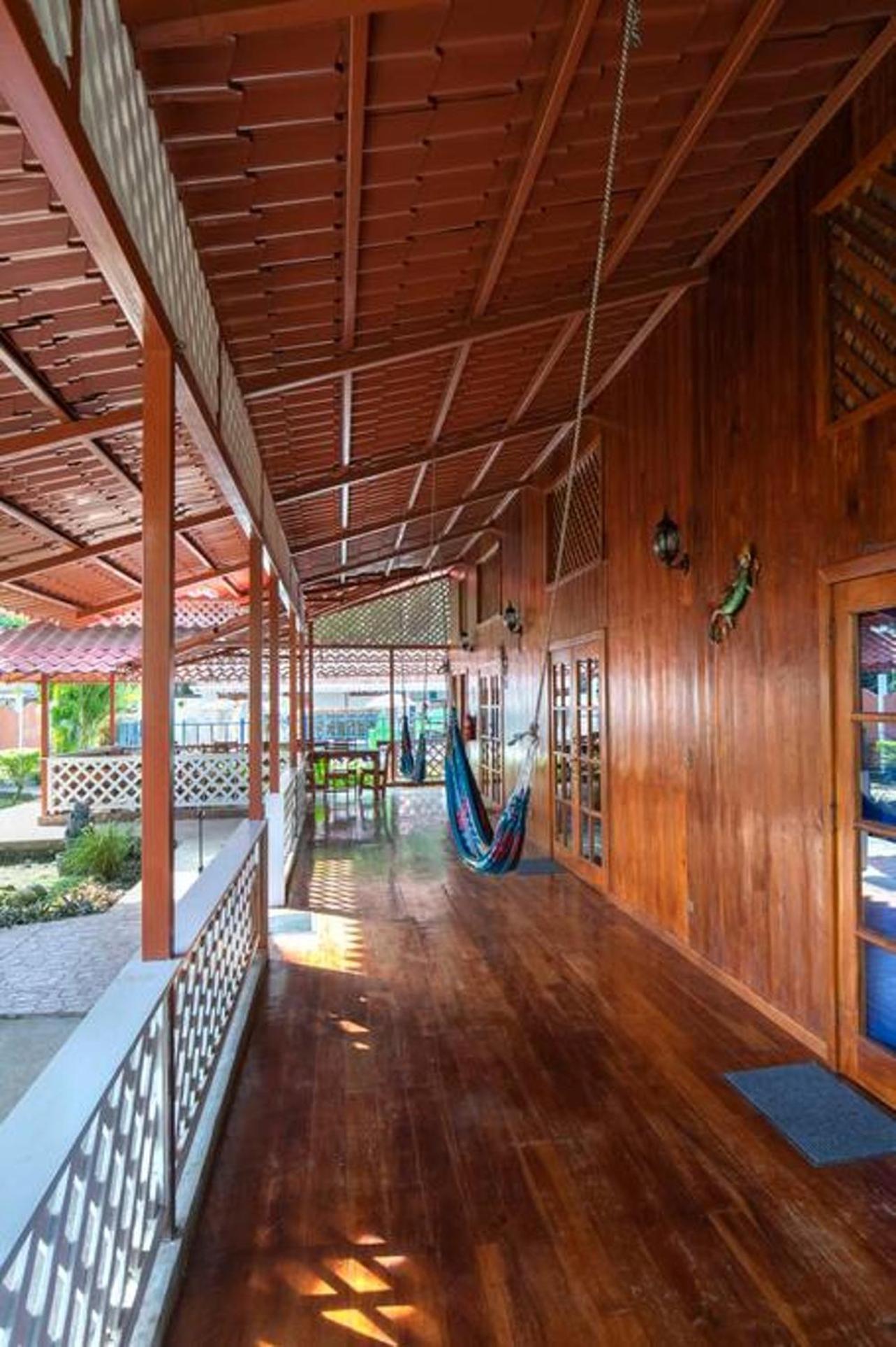 Poolside Beach House At Pangea Lodge Manzanillo (Limon) Exterior foto