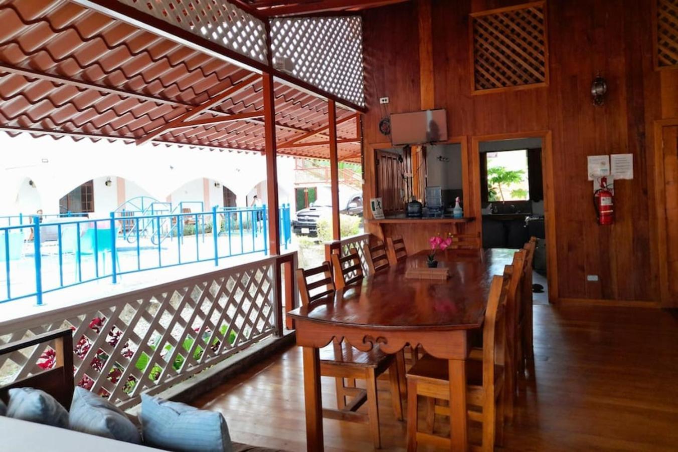 Poolside Beach House At Pangea Lodge Manzanillo (Limon) Exterior foto