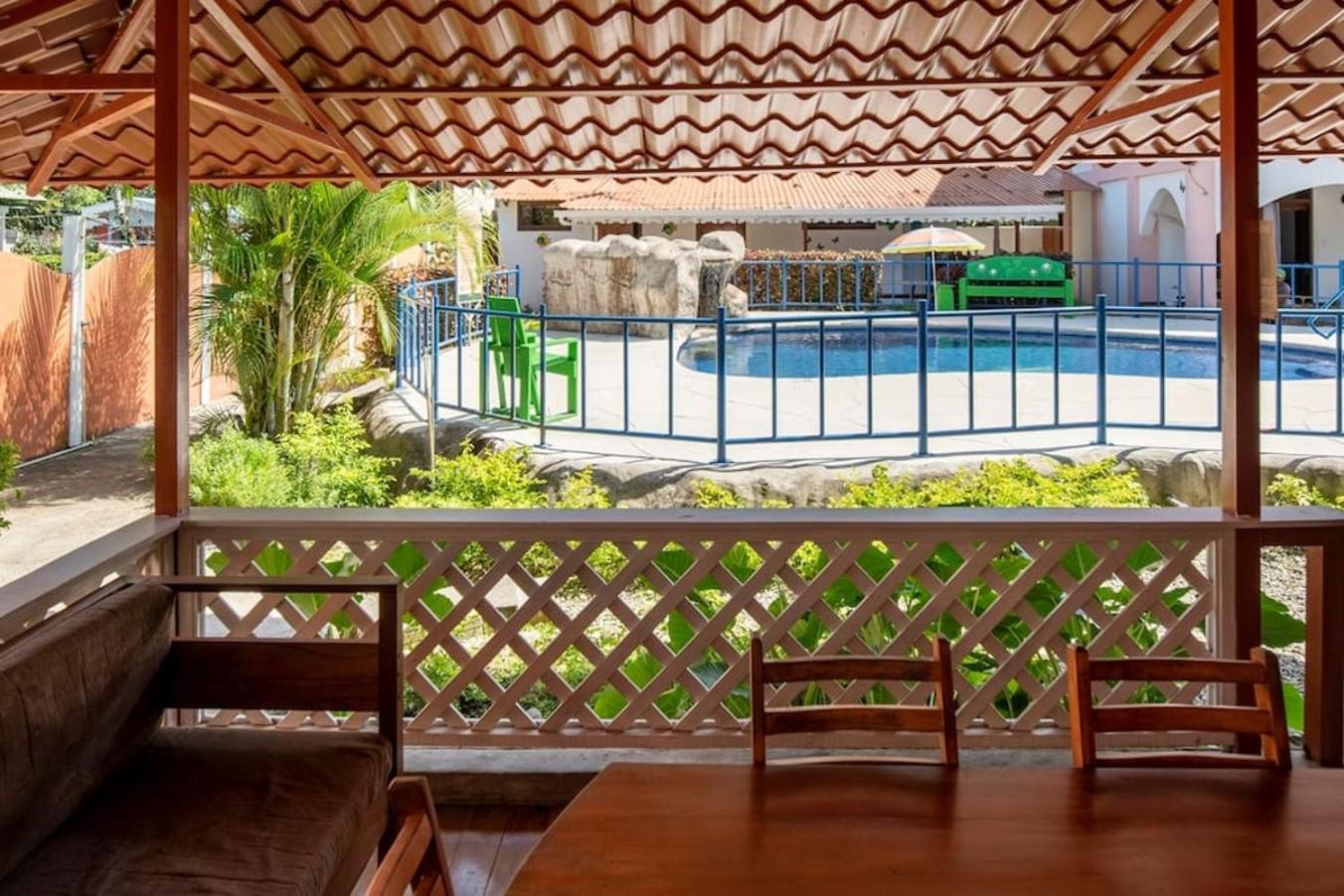 Poolside Beach House At Pangea Lodge Manzanillo (Limon) Exterior foto